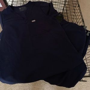 Figs Scrub Set